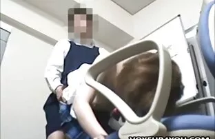 Rapariga com pila vídeo pornô coroas negras preta a apalpar a pila no trabalho e rabos