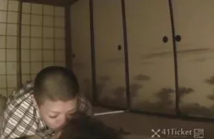 Espancar brutalmente a sua namorada submissa na sua vídeo de pornô as coroas rata esmagada.