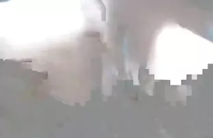 A Tinka com Mamas grandes vídeo pornô com mulheres de 60 anos recebe mais urina do que aguenta