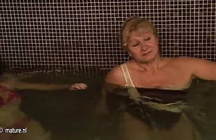 Descobre porque é que vídeo de pornô das coroas mais gostosas ela é uma boa Estrela Porno.
