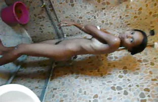 Mecumi tenta com força grandes vídeo pornô das coroas mais gostosas polegares de Pila