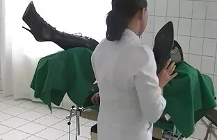 A miúda japonesa Hina Aizawa é fodida no vídeo pornô brasileiro de coroas rabo sem censura