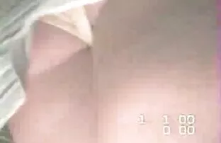A empregada japonesa vídeo pornô das coroas de 50 anos Yume Aino adora chupar e foder sem censura