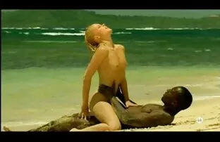 Ninfomaníaca adora ser pervertida e fodida no assistir vídeo pornô de coroas rabo