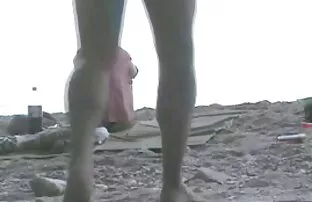 A BBW brinca com a rata e os pés videos caseiros coroas dela.
