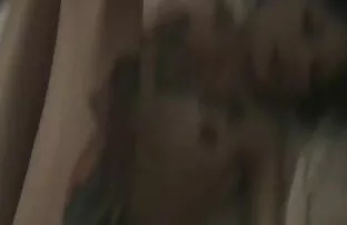 Sexy MILF-morena fingindo em vídeo filme pornô de mulher de 60 POV