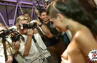 A ninfomaníaca quebequense diverte-se a derrubar ver vídeo pornô com coroas o seu dragão mau Ika.