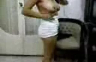 A morena pequena tem uma pila vídeo pornô das coroas gostosas grande.