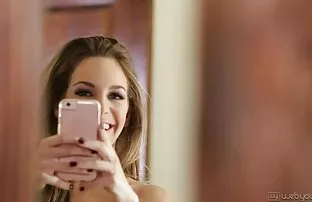 A sua galdéria excitada adora-o no vídeo pornô coroas negras rabo.