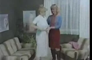 Brutalmente a filmes pornos maduras bater e a mijar num adolescente submisso