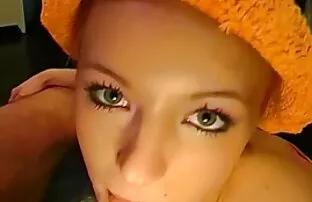 Naturalmente busty pornor com coroas Taylor masturba-se com um brinquedo sua rata molhada
