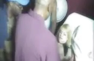 A Milf casada é uma porcaria para a BBC antes do Salto inter-racial. videos porno de coroas gratis
