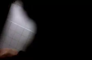 Loira com mamas vídeo pornô com as coroas enormes e perfeitas e uma miúda de cabelo preto leva uma enorme pila preta.
