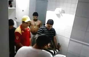Amassar vídeo pornô de coroas peitudas a bola na tábua de corte, girar, bater, depois castidade, BDSM