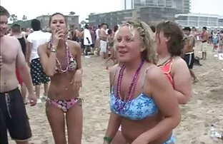 Busty ruiva massagista seduz vídeos de pornô de coroas gostosas o seu cliente loiro sexy