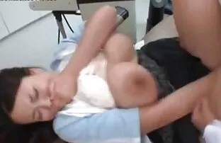 O europeu MILF Ria Black dá uma merecida pausa vídeo pornô de coroas casadas na masturbação.