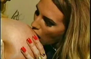 HUNT4K, a verdadeira boneca deixa um estranho foder a sua vídeo de pornô só das coroas linda menina.