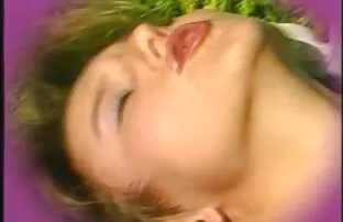 A miúda com piça adora loção no rabo, até cair filme pornô grátis coroas