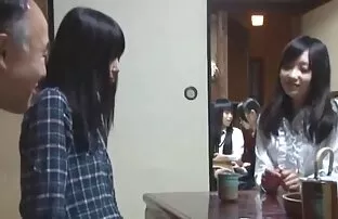 Modelo de enfermeira japonesa adora chupar pénis antes disto-mais no filme pornô de 60 anos hotajp com