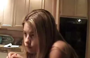 Bela vídeo pornô caseiro com coroas experiência de broche com a Milf.
